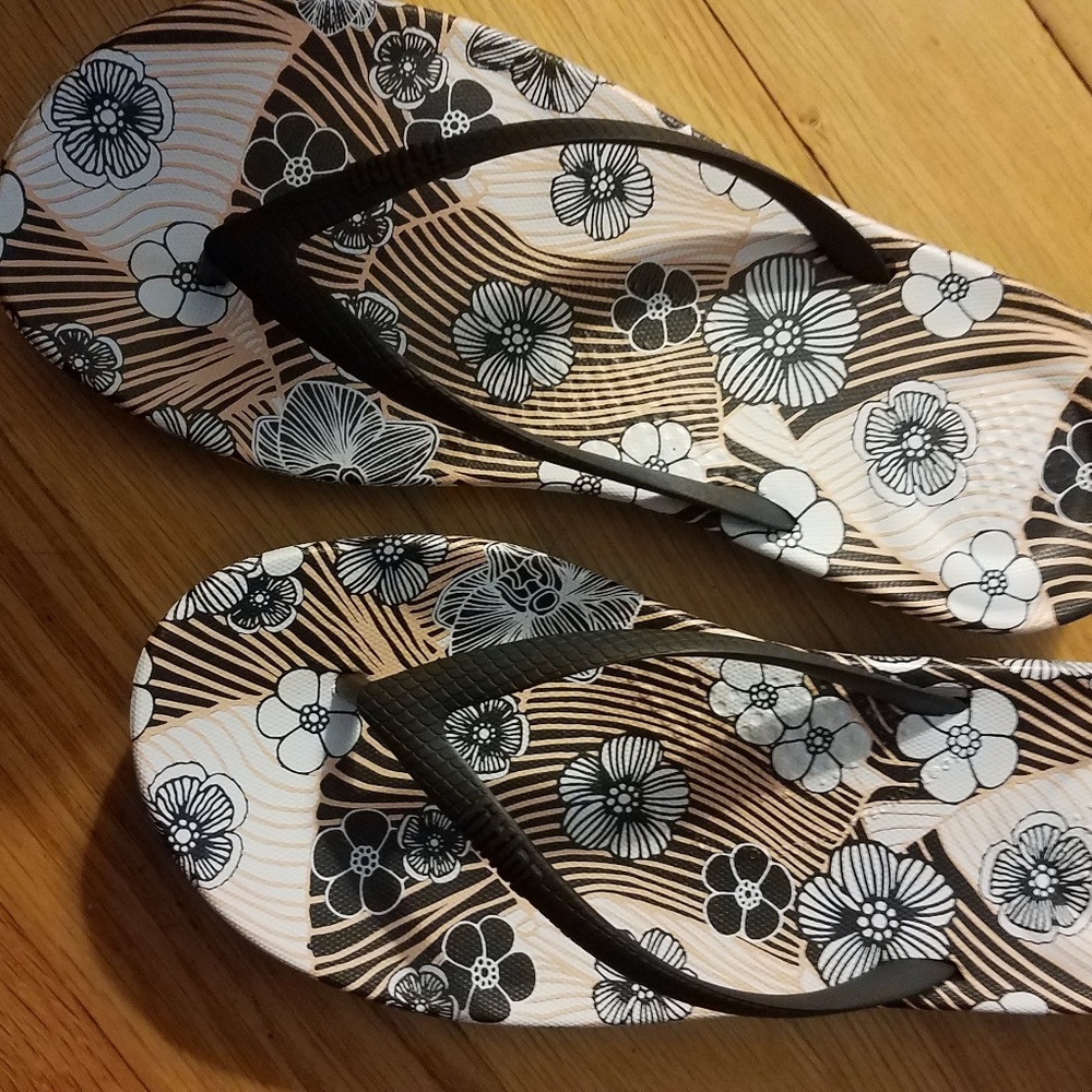 Fit flop flip flops